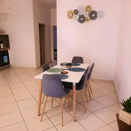Equipe 4 A 6 Couchages Au Coeur De * 베지에