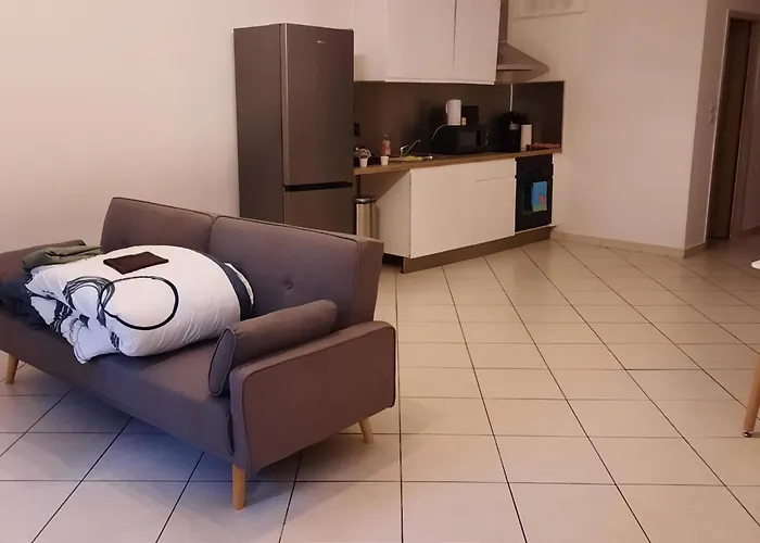 équipé 4 à 6 Couchages Au Cœur De Béziers
