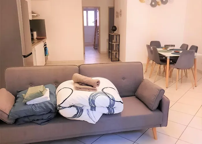 équipé 4 à 6 Couchages Au Cœur De Béziers